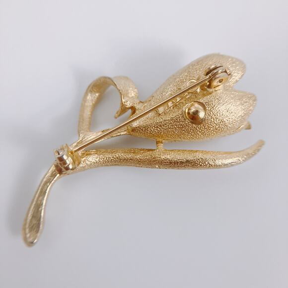 Signed BSK Gold Plated Floral Brooch, Flower Rhinestone Designer Pin - Picture 5 of 6